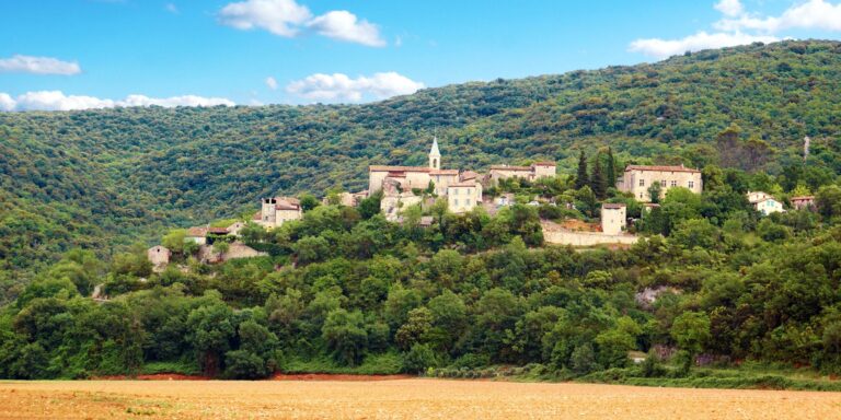 village autour de montpellier